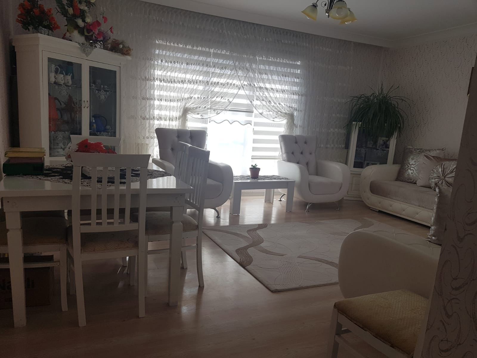 BADEMLİK CAD. 2 DAKİKA YÜRÜME MESAFESİNDE İÇİ YAPILI FIRSAT DAİRE