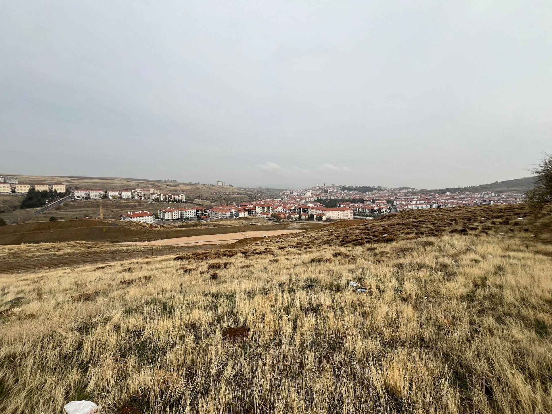 BAĞLUM MERKEZ'DE 50 METRELİK YOLA CEPHE 2 DAİRE GETİRİSİ OLAN YÜKSEK KAT SİTE ARSASI